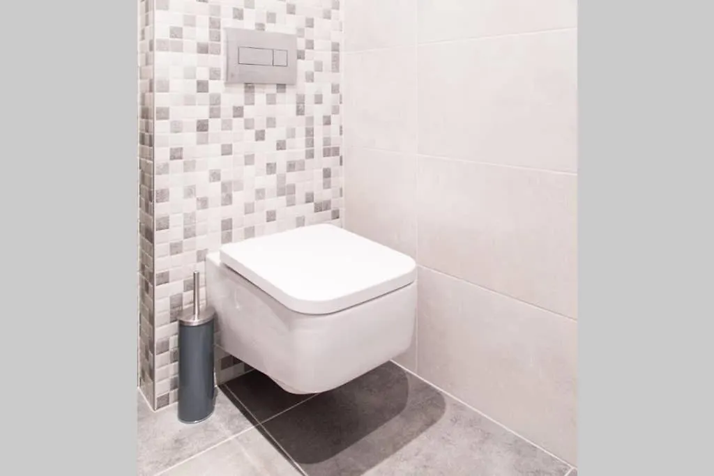 Apartment Design Studio Andel, All Historical Sights Walkable Prague Czech Republic